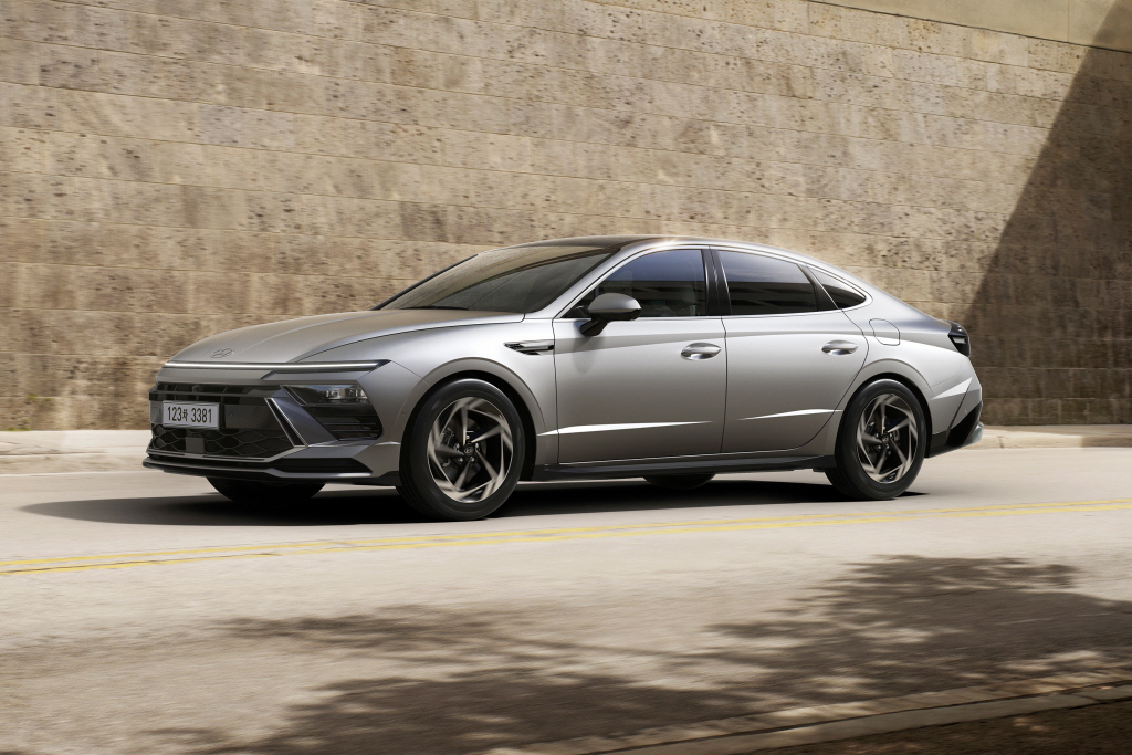 Silent_Driving_Road