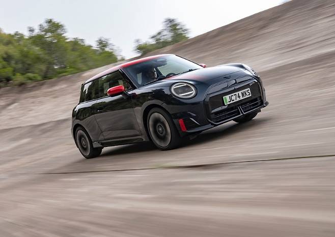 mini_cooper_electric_red