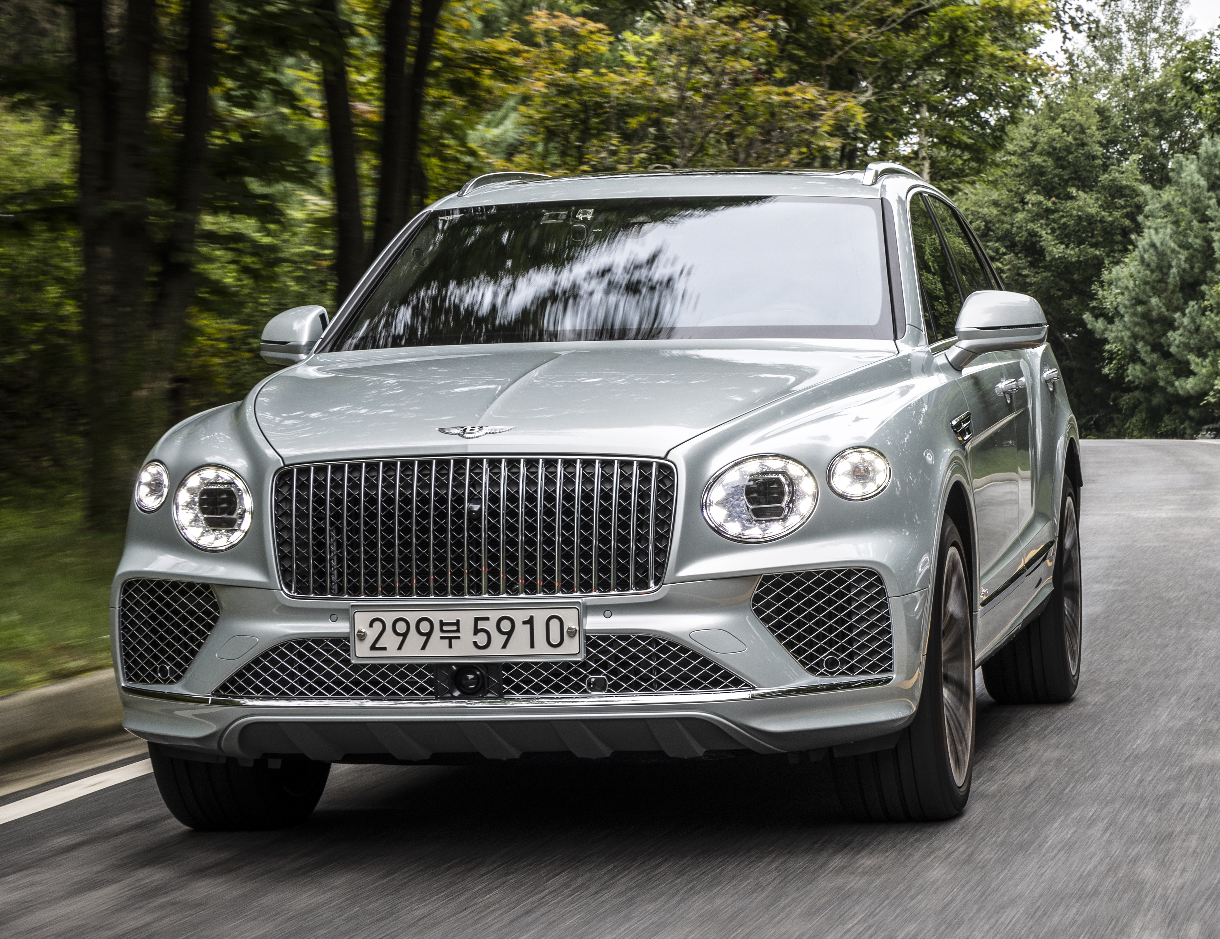 Luxury_SUV_Front
