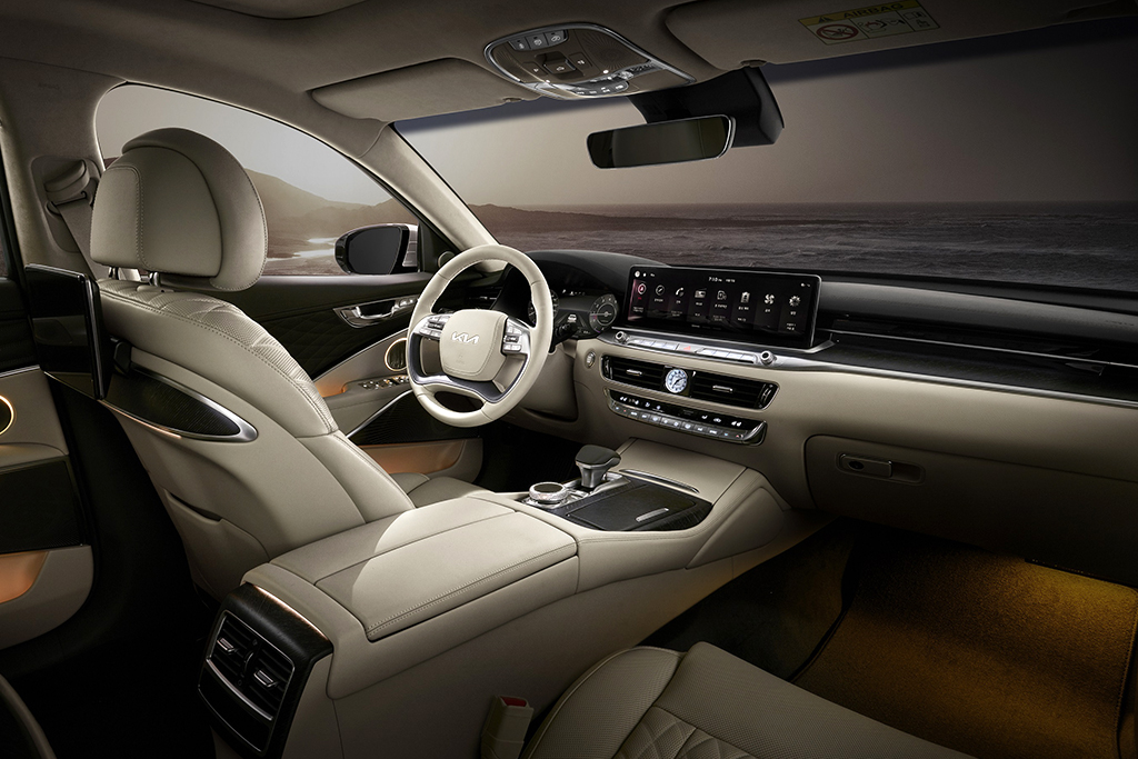 Luxury_Sedan_Dashboard