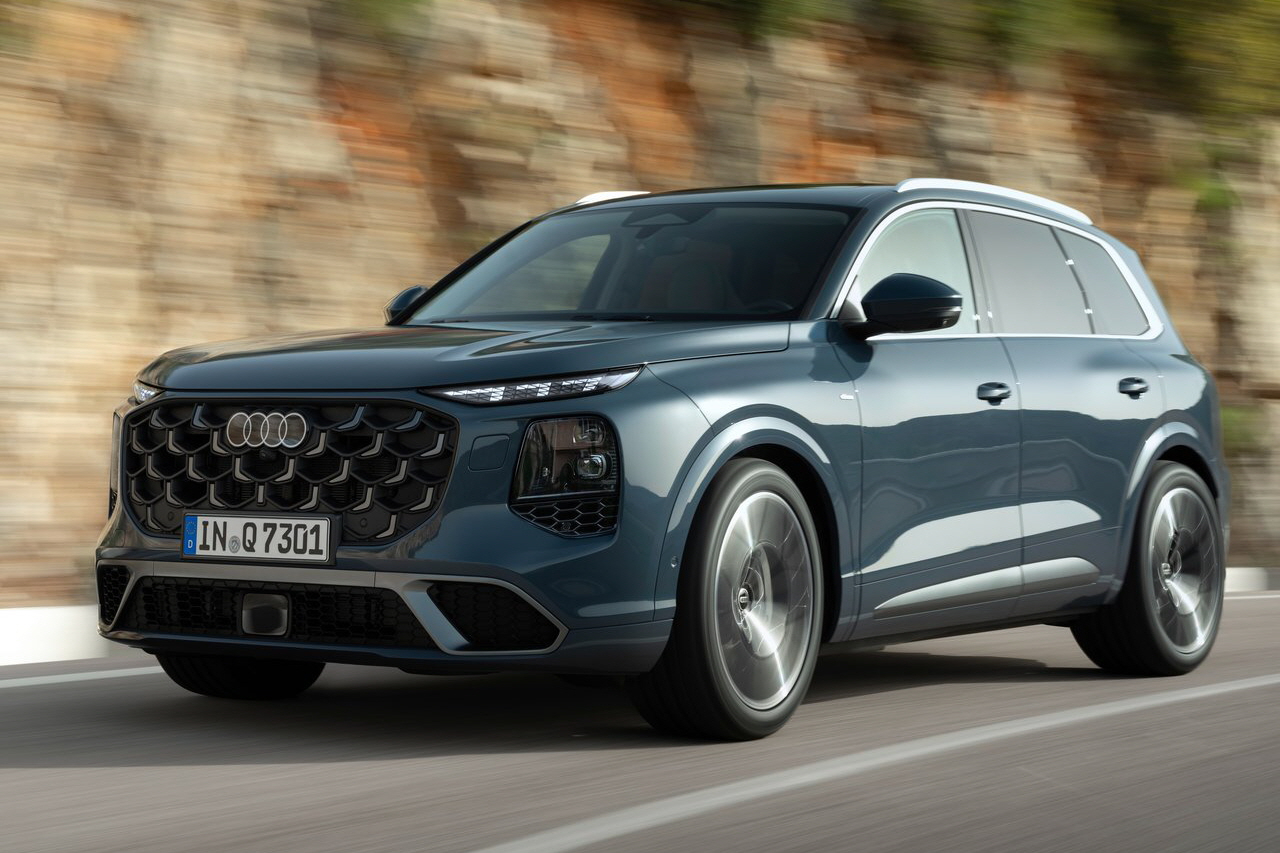 Audi_SUV_Driving_Mountain